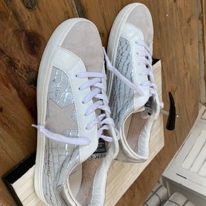 Vintage Havana sneakers womens size 9.  Primo shape great silver and white pop.